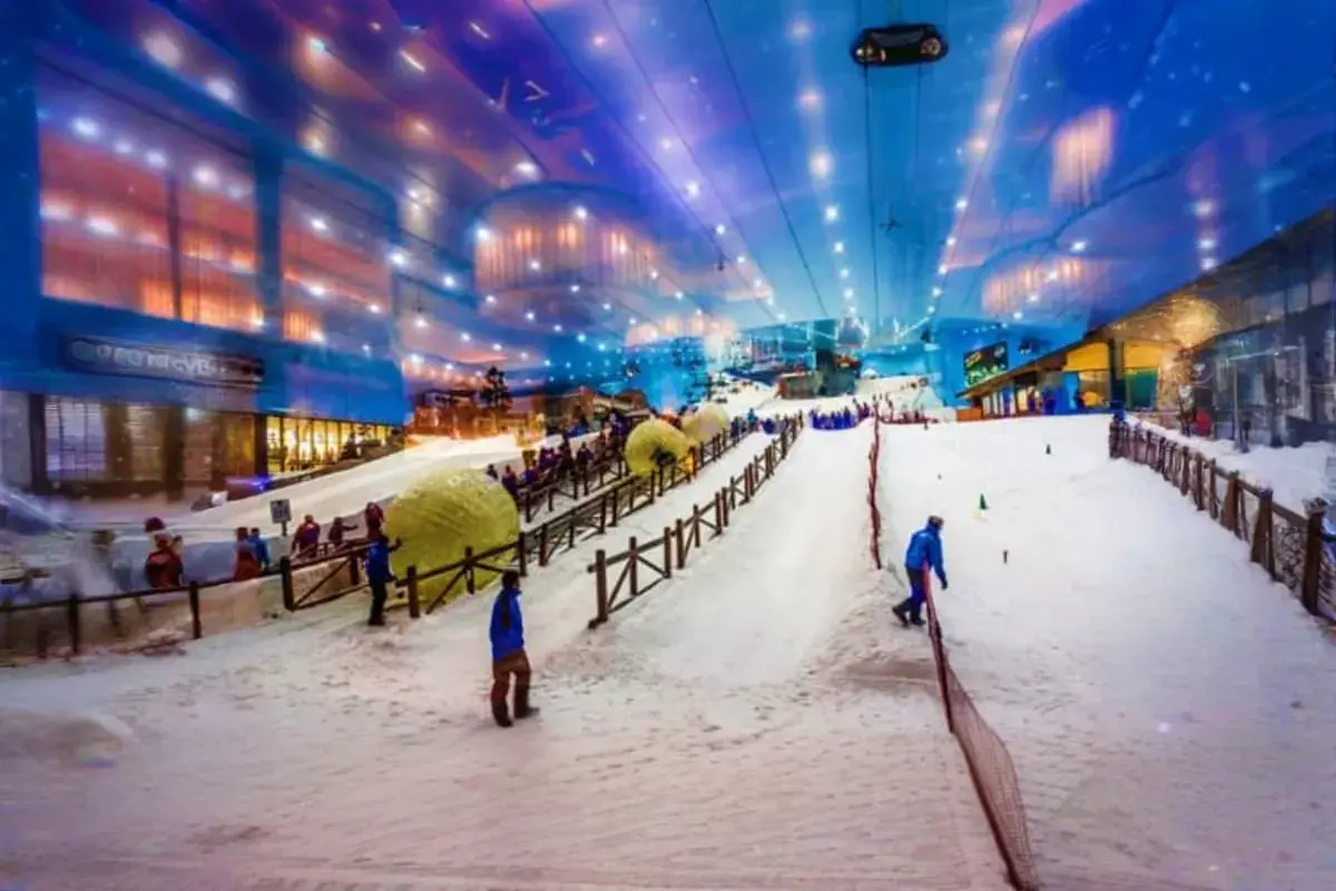 Indoor snow slope at Ski Dubai
